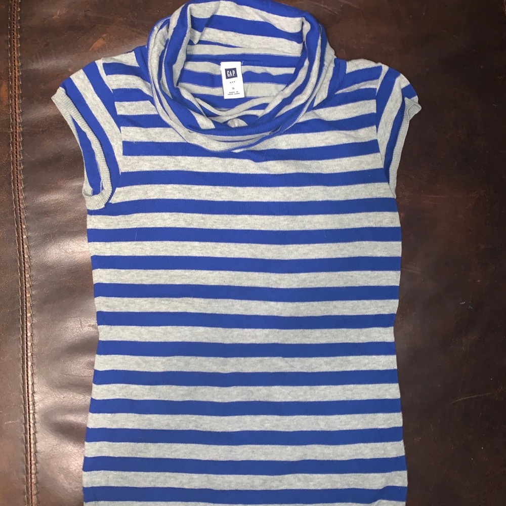 GAP shirt sleeve shirt